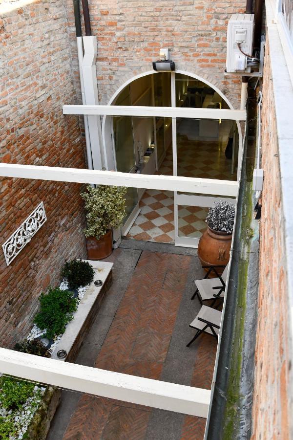Avanguardia Art Club Ferrara